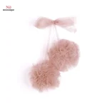 Élément décoratif en pon-pon pour moustiquaire originale