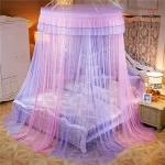 Moustiquaire suspendue, ambiance magique dans la chambre