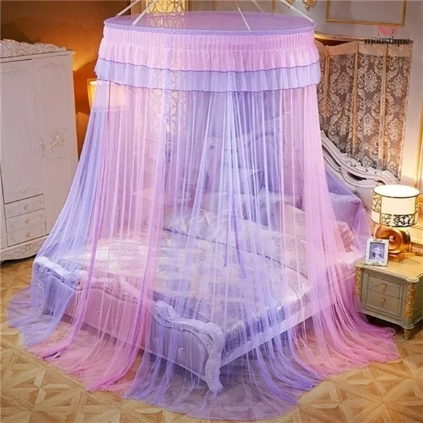 Moustiquaire suspendue, ambiance magique dans la chambre