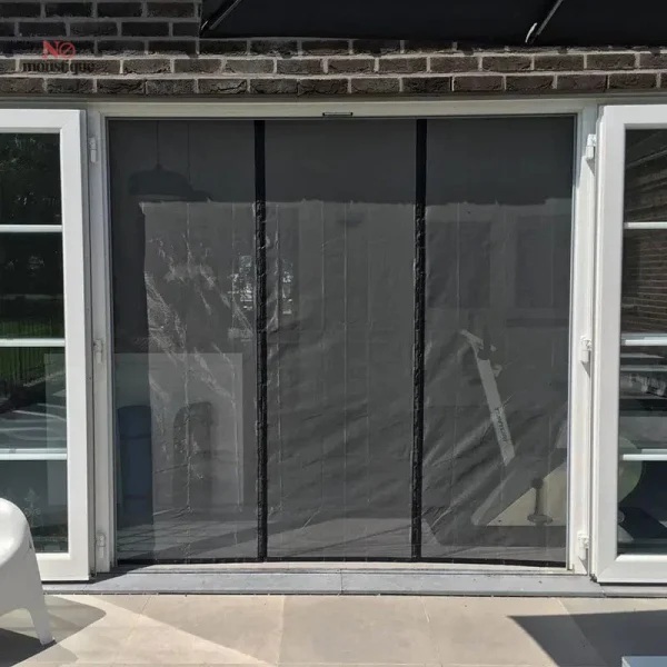Moustiquaire aimantée à fermeture automatique pour entrée